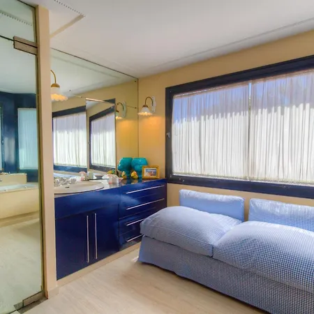 Luxury - Garden & Pool For 11 Guests