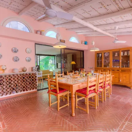 Luxury - Garden & Pool For 11 Guests